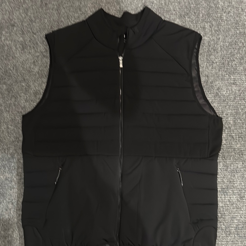 7 Diamonds Men Black Sleeveless Puffer Vest 
Only worn ONCE!